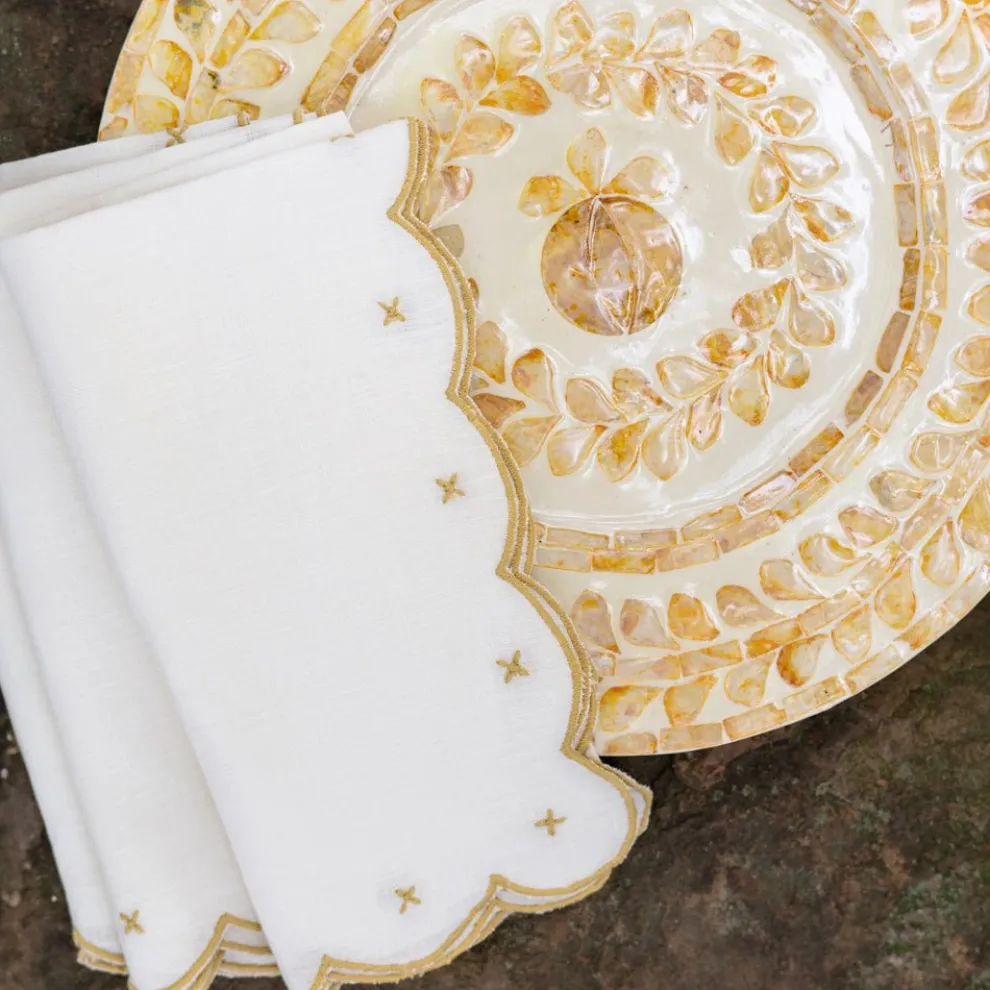 Scalloped Knot Goldenrod Embroidered Linen Napkin | Set of 4