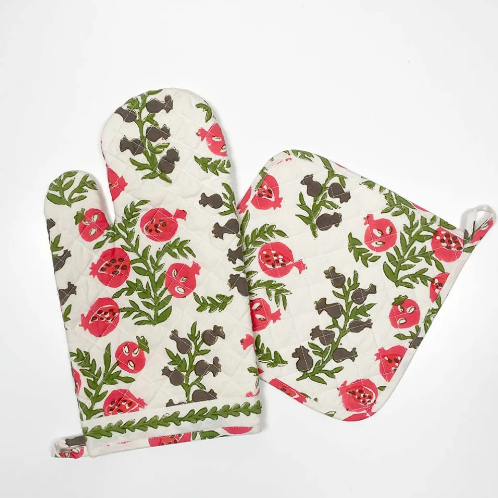 Pom Bells Fern & Poppy Oven Mitt Set