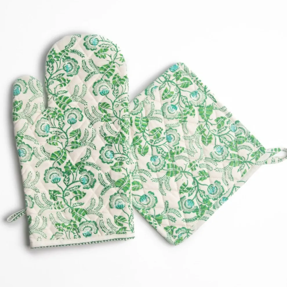 Gardenia Vine Emerald Oven Mitt Set